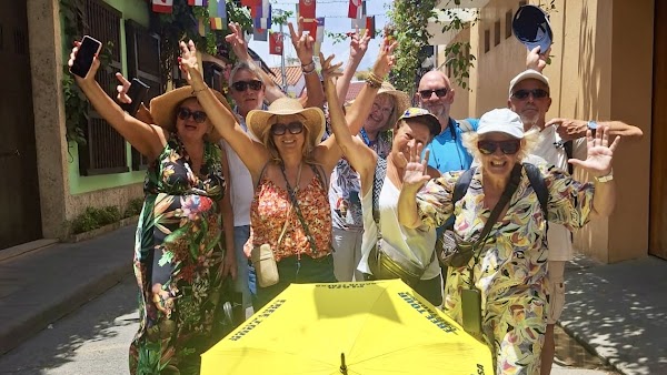 Free Tour Cartagena. Yellow Umbrella Tour.