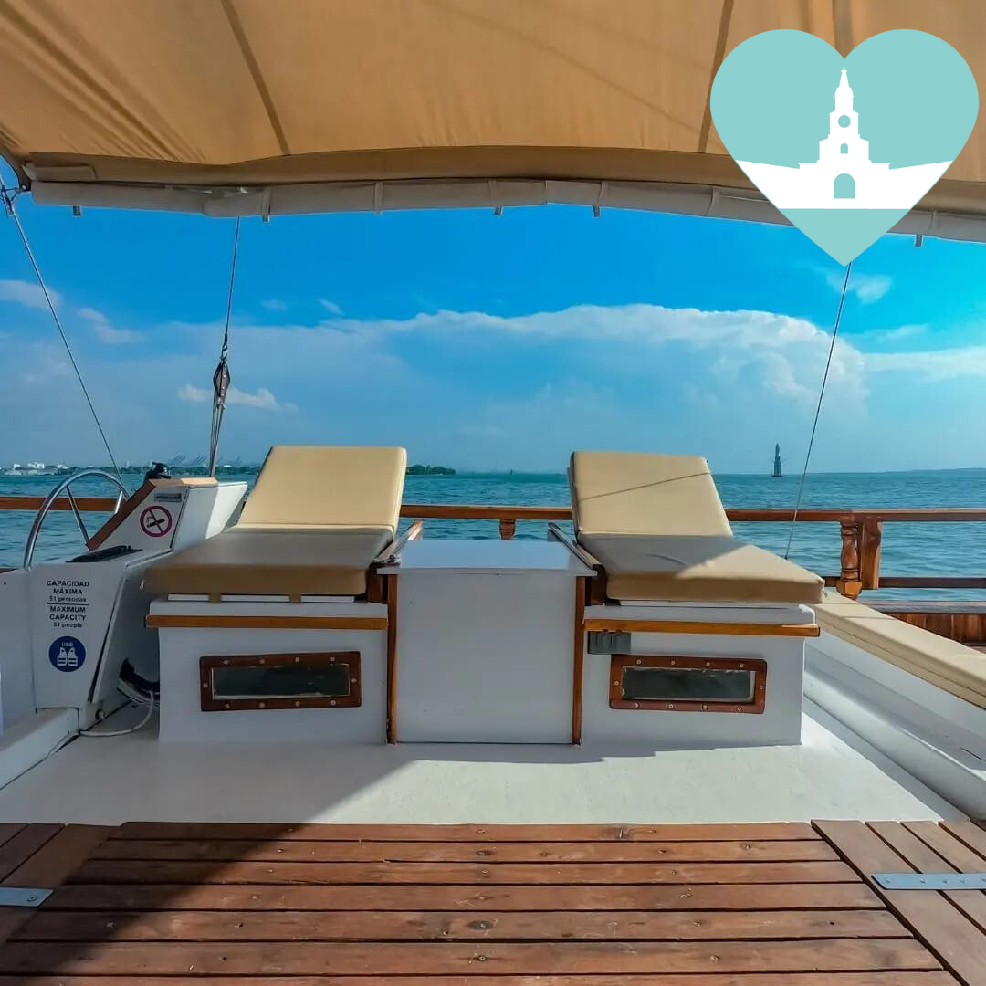 Celebra a lo Grande en el Catamarán Party Cartagena de 50 pies / Celebrate Big on the 50-Foot Catamaran Party Cartagena