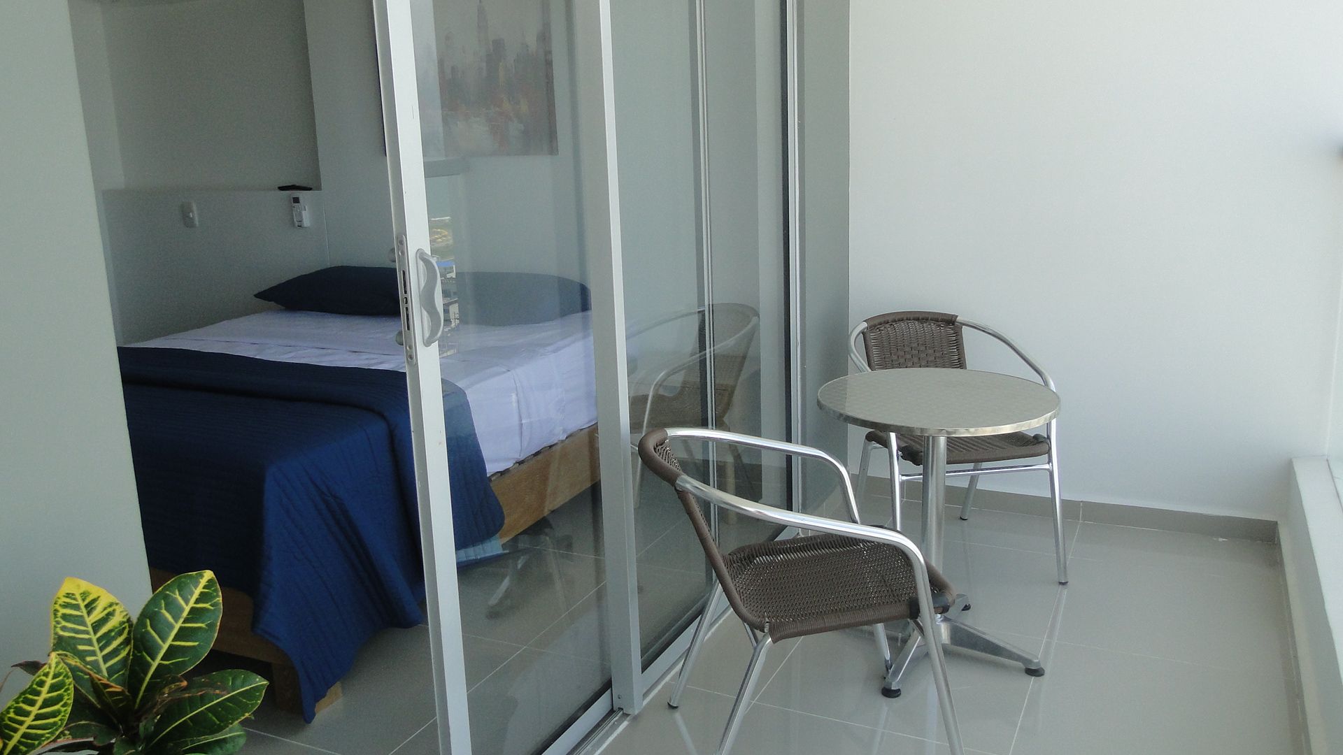 Nuevo Apartamento en Cartagena con Vista al Mar y Piscina Infinita / New Apartment in Cartagena with Ocean View and Infinity Pool