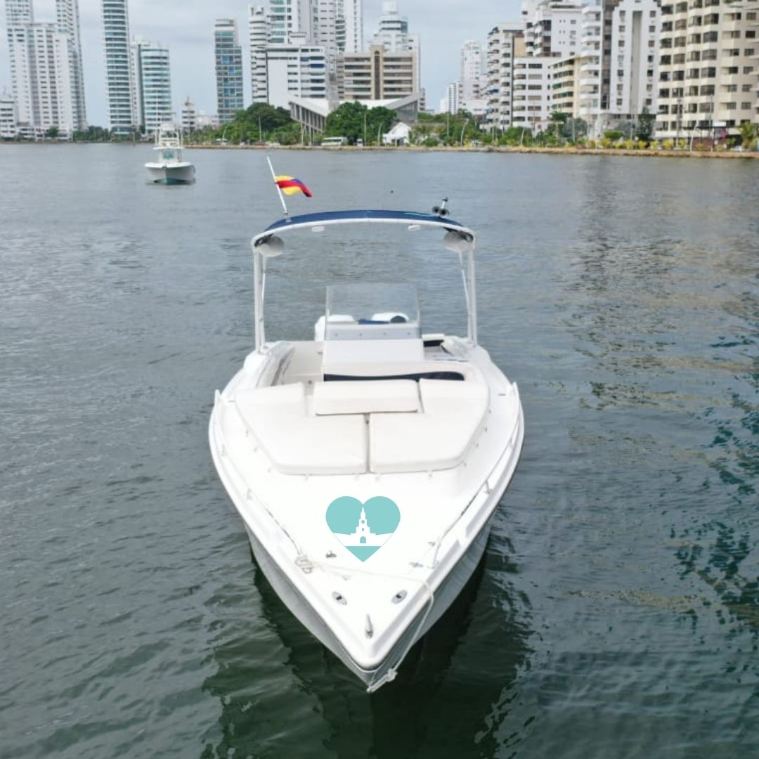 Alquiler de Lancha de Lujo en Cartagena: Explora las Islas con Estilo /Discover Cartagena from the Sea: Rent a Boat with Exclusive Service