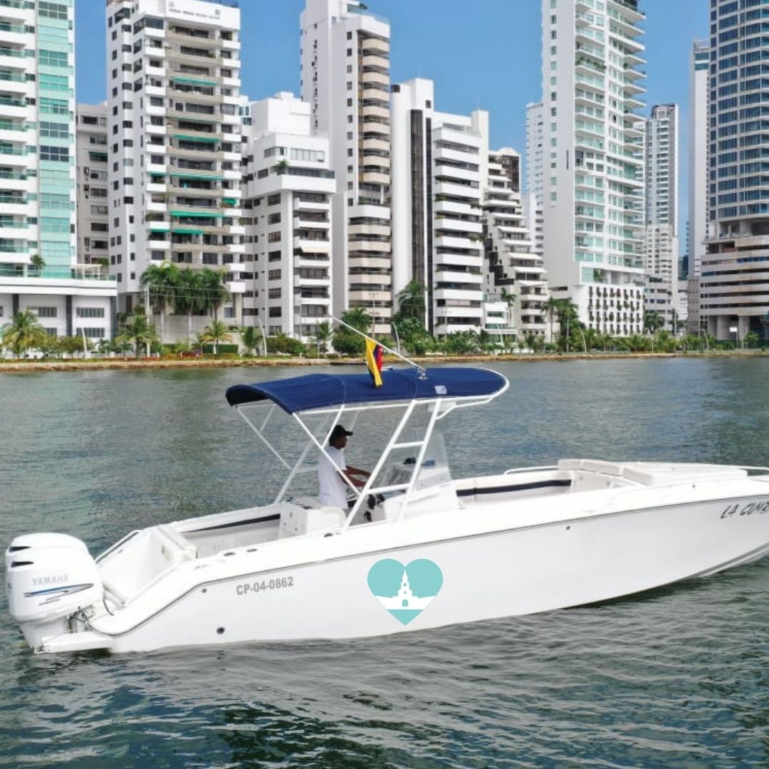 Alquiler de Lancha de Lujo en Cartagena: Explora las Islas con Estilo /Discover Cartagena from the Sea: Rent a Boat with Exclusive Service