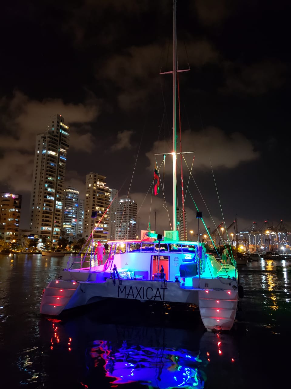 Catamaran Party in Cartagena: Unique Experience on a 65-Foot Catamaran / Catamarán Party en Cartagena: Experiencia Única en un Catamarán de 65 Pies