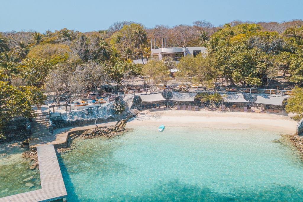 PA’UE Beach Lounge – Pasadía Exclusivo en Islas del Rosario, Cartagena- Colombia