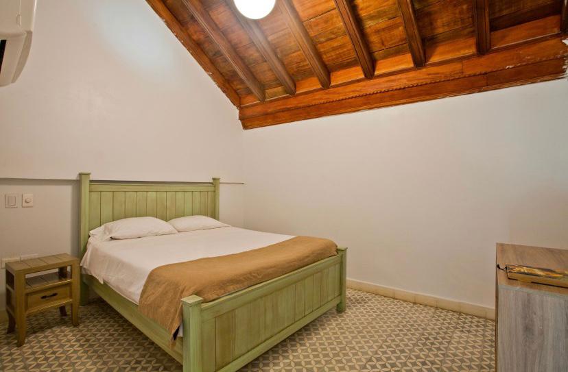 Alójate cómodamente con amigos y familiares en Casa Dominica en el centro histórico de Getsemani /Stay comfortably with friends and family at Casa Dominica in the historic center of Getsemani