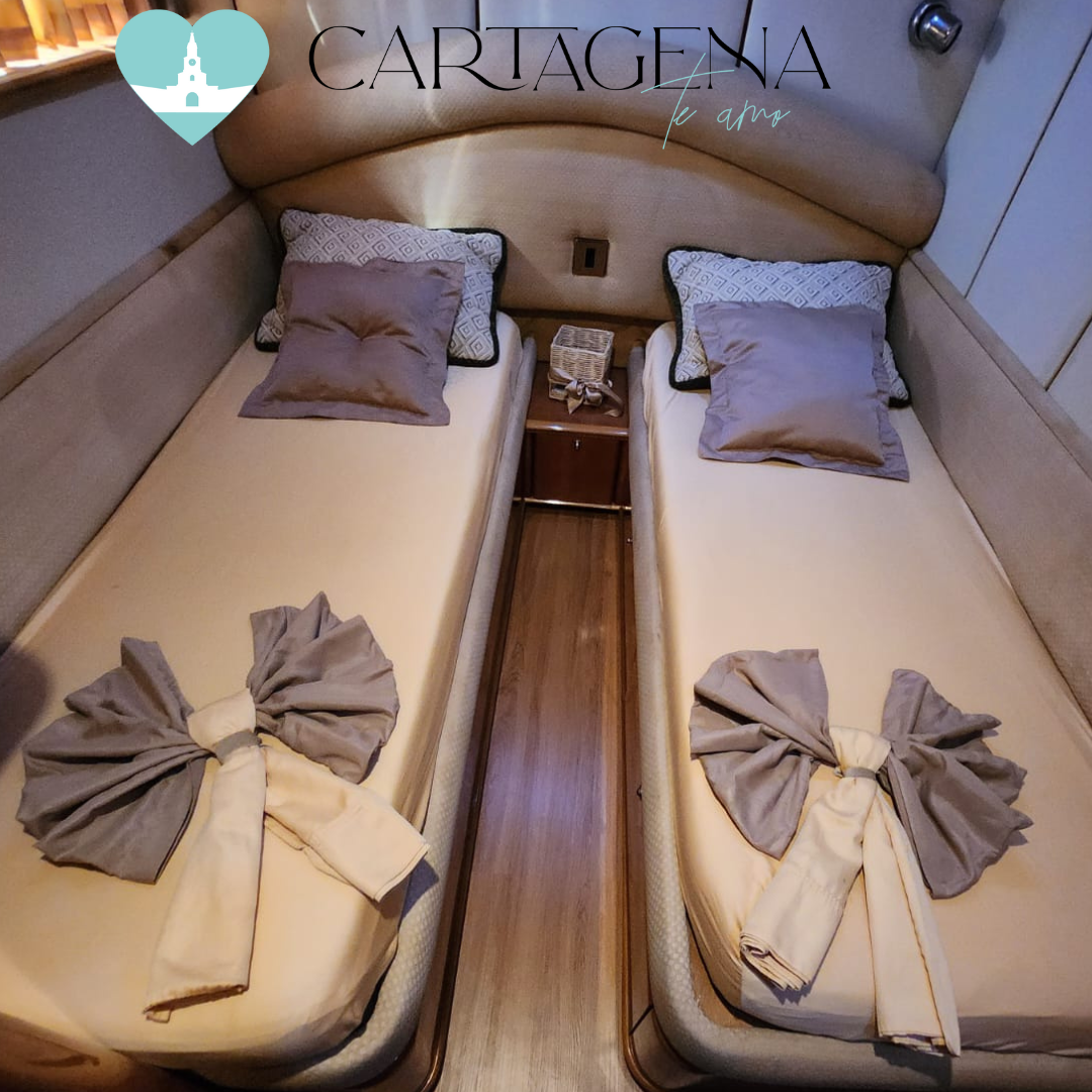 Boat rental in Cartagena: The best nautical experience with our 70-foot boat / La mejor experiencia náutica con nuestro barco de 70 pies.