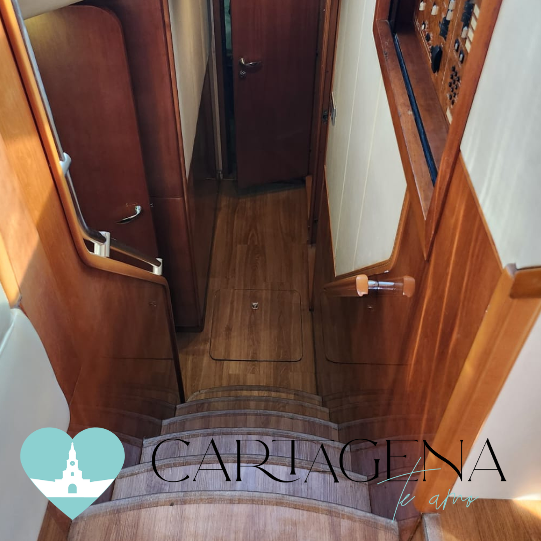Boat rental in Cartagena: The best nautical experience with our 70-foot boat / La mejor experiencia náutica con nuestro barco de 70 pies.