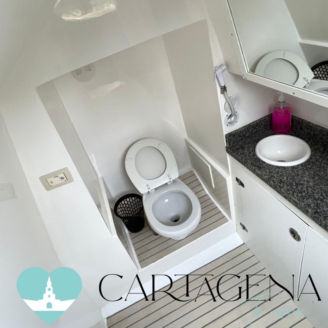 Lancha de lujo de 39 pies: La mejor opción en Cartagena para tu aventura en el mar / Luxury 39-Foot Yacht: The Best Option in Cartagena for Your Adventure at Sea with Comfort and Style