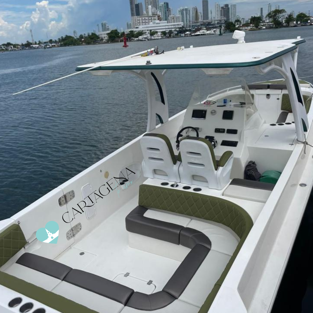 Cartagena Boat Experience: Discover the Beauty of the Sea / Experiencia en Barco en Cartagena: Descubre la Belleza del Mar