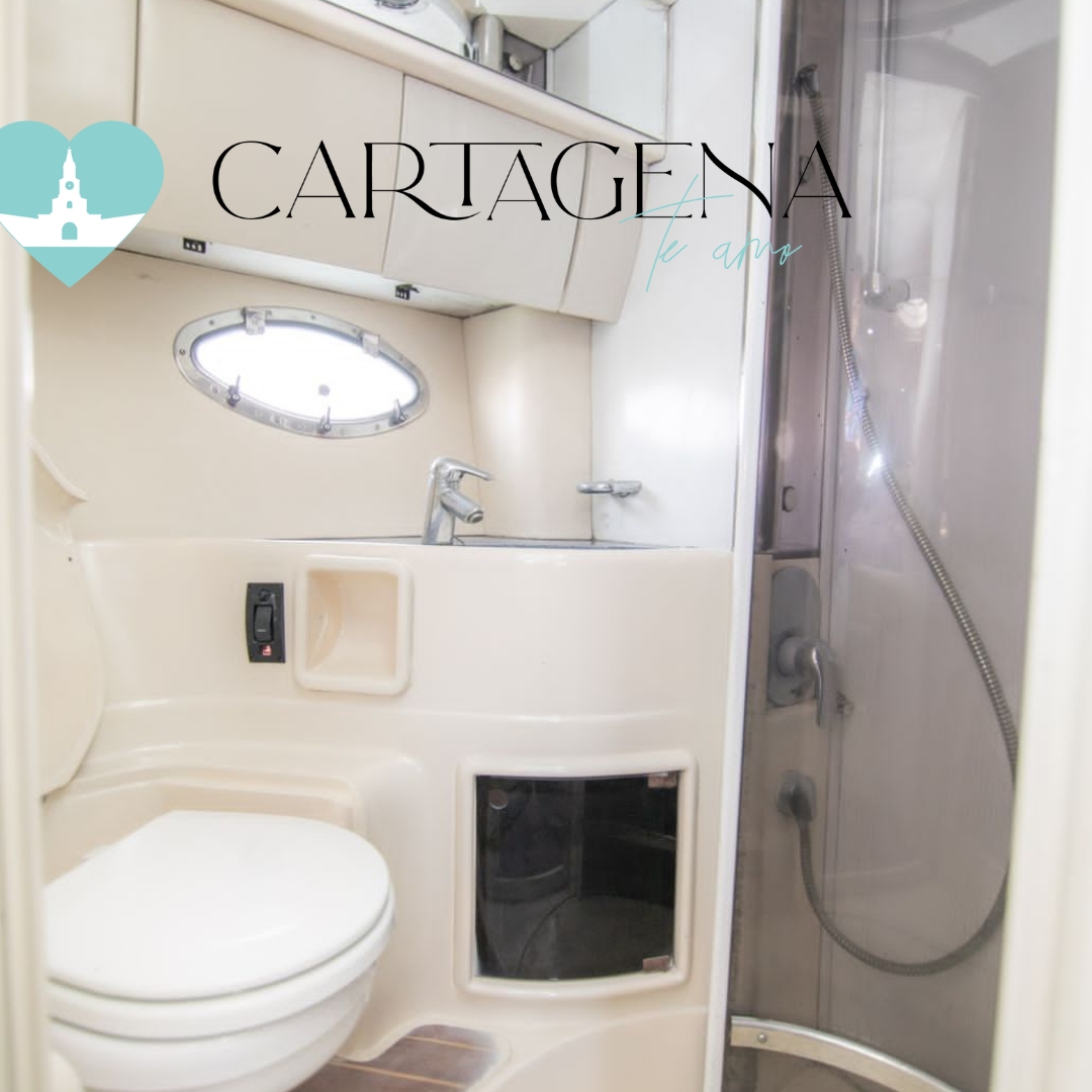 Experiencing the ultimate adventure in Cartagena with our amazing 43-foot Yacht for 12 people/Experimenta la aventura definitiva en Cartagena con nuestro increíble Yate de 43 pies para 12 personas