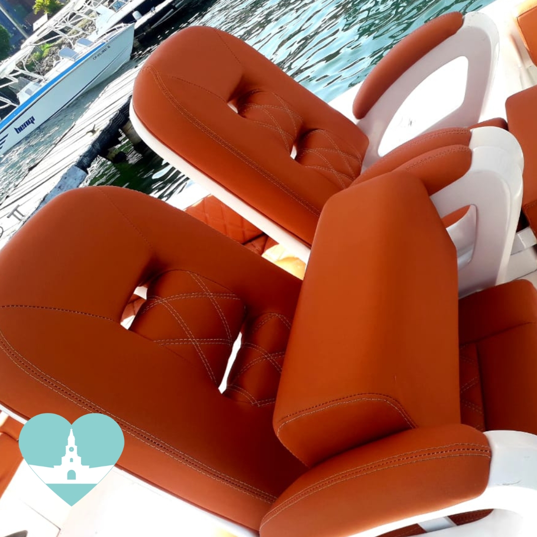 Descubre la Aventura Acuática a Bordo del Lujoso Barco Cartagena: 42 Pies de Diversión con Capacidad para 23 Personas y Baño a Bordo /Discover the Aquatic Adventure on board the Luxurious Cartagena Boat: 42 Feet of Fun with Capacity for 23 People and Bathroom Onboard