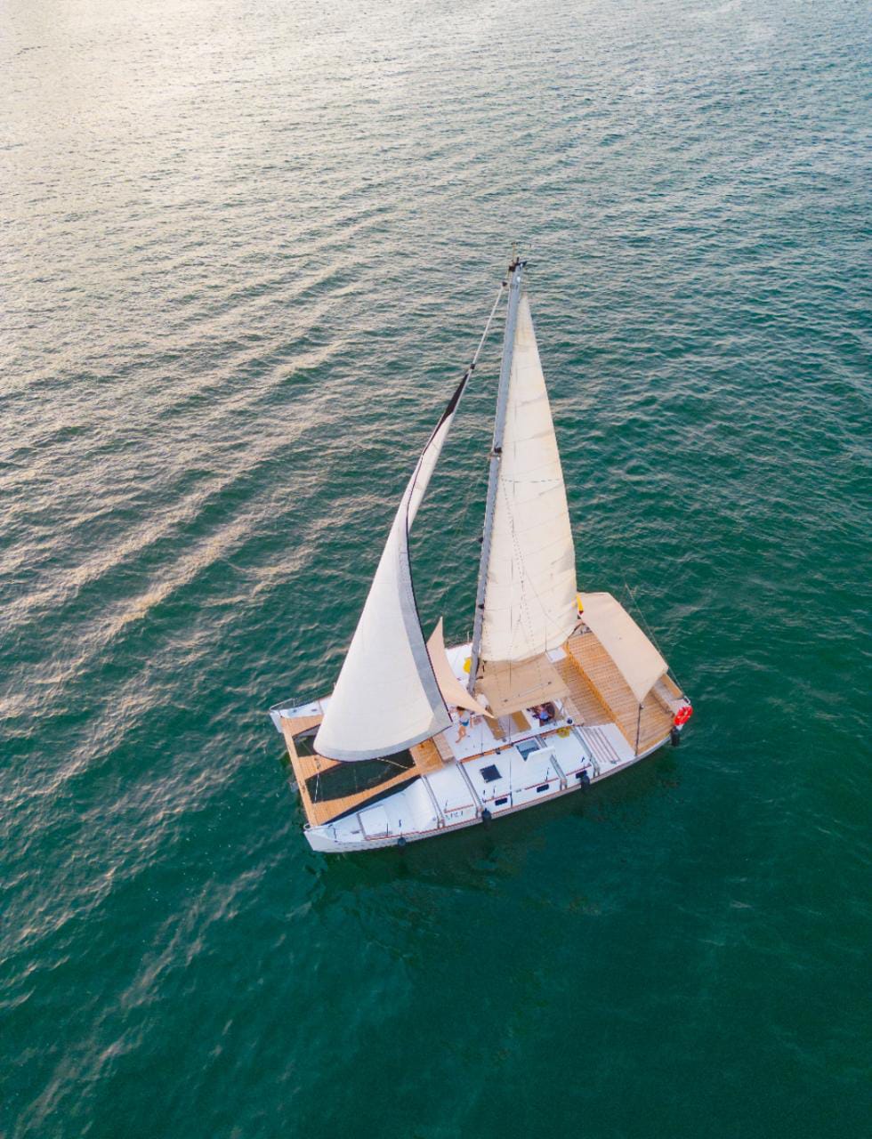 Lujo y Confort a Bordo del Catamarán Sostenible Wharram Tiki en Cartagena /Luxury and Comfort Aboard the Sustainable Catamaran Wharram Tiki in Cartagena