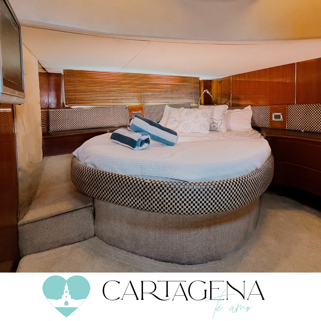 Luxury 55ft Yacht Rental in Cartagena for 18 People / Alquiler de Yates de Lujo 55ft En Cartagena para 18 personas
