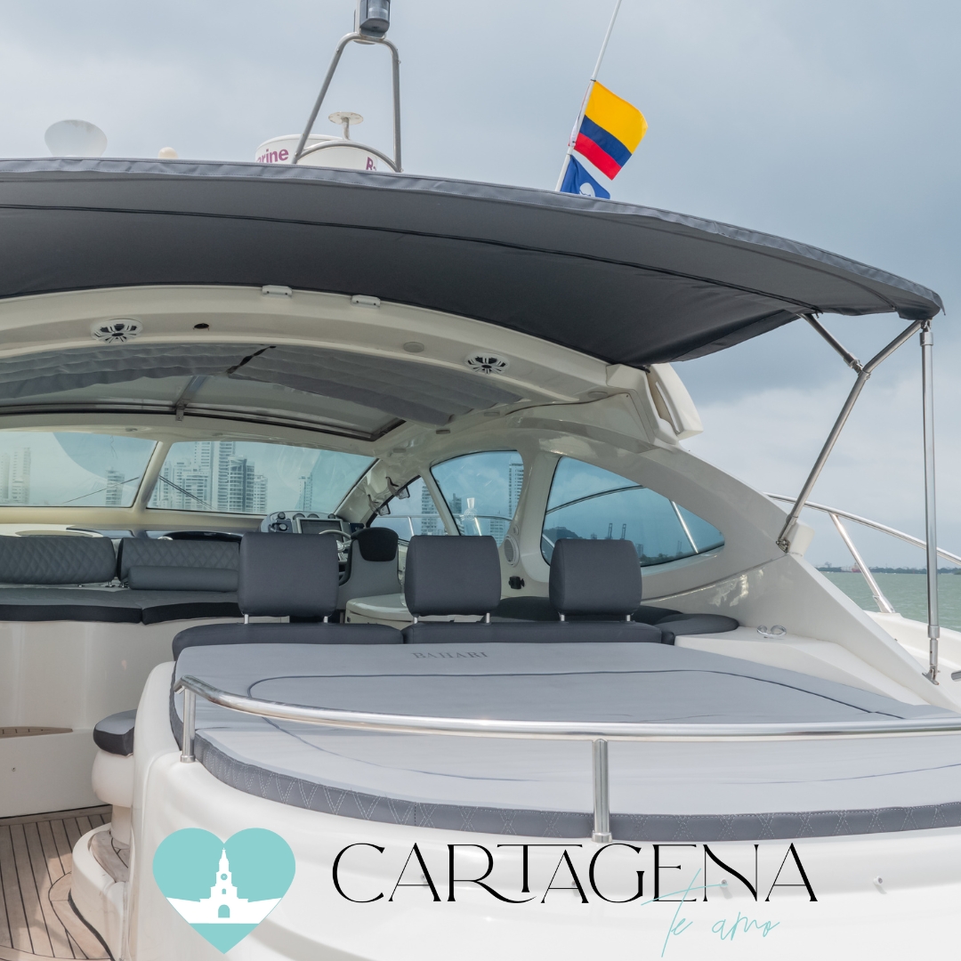 Luxury 55ft Yacht Rental in Cartagena for 18 People / Alquiler de Yates de Lujo 55ft En Cartagena para 18 personas