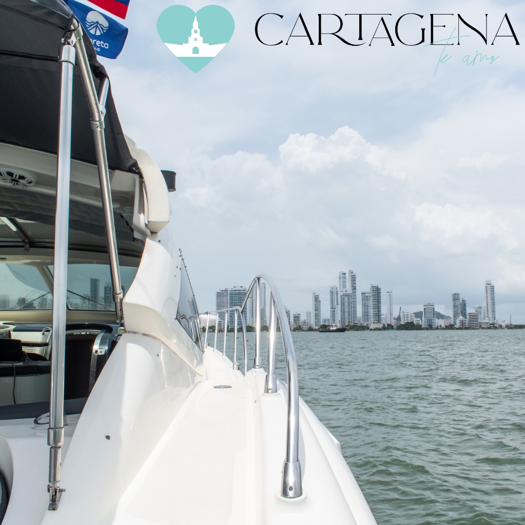 Luxury 55ft Yacht Rental in Cartagena for 18 People / Alquiler de Yates de Lujo 55ft En Cartagena para 18 personas