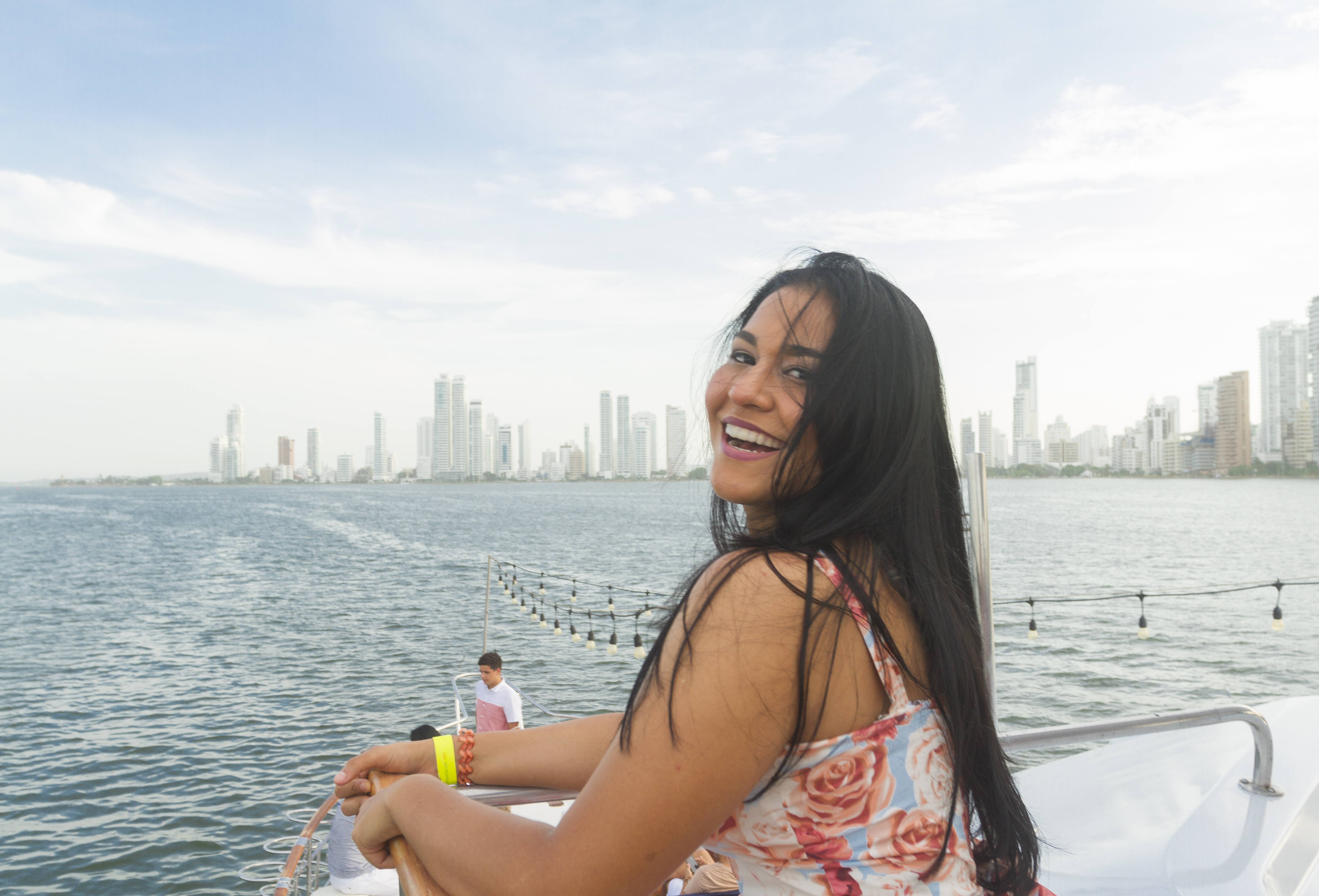ATARDECER SIBARITA EXPRESS: Una Experiencia Inolvidable en la Bahía de Cartagena/ SUNSET SIBARITA EXPRESS: An Unforgettable Experience in Cartagena’s Bay