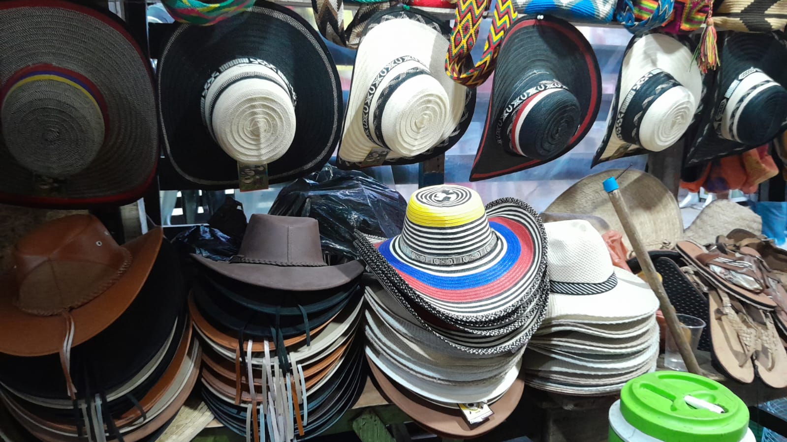 Personalized Backpacks and Handicrafts in Cartagena: Exclusive Gifts for Your Events /Mochilas y Artesanías Personalizadas en Cartagena: Regalos Exclusivos para tus Eventos