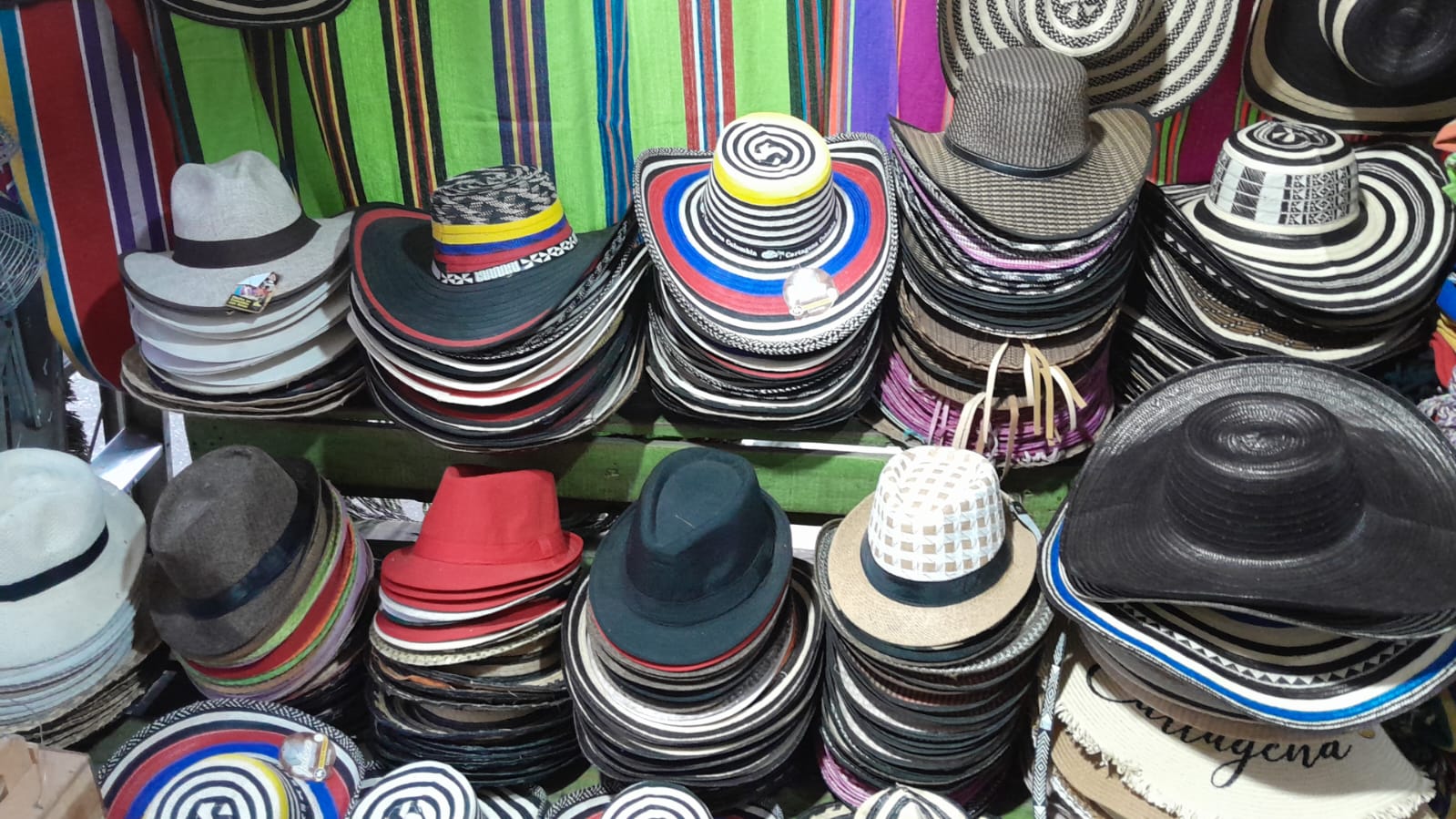 Personalized Backpacks and Handicrafts in Cartagena: Exclusive Gifts for Your Events /Mochilas y Artesanías Personalizadas en Cartagena: Regalos Exclusivos para tus Eventos