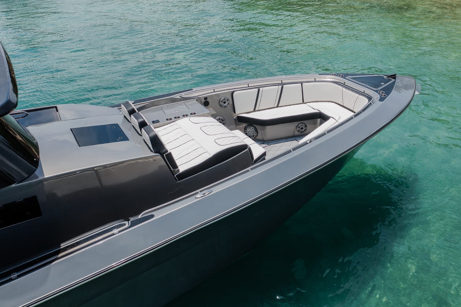 Bote de 43 Pies en Cartagena: Tu Aventura Náutica de Lujo / 43-Foot Boat in Cartagena: Your Luxury Nautical Adventure
