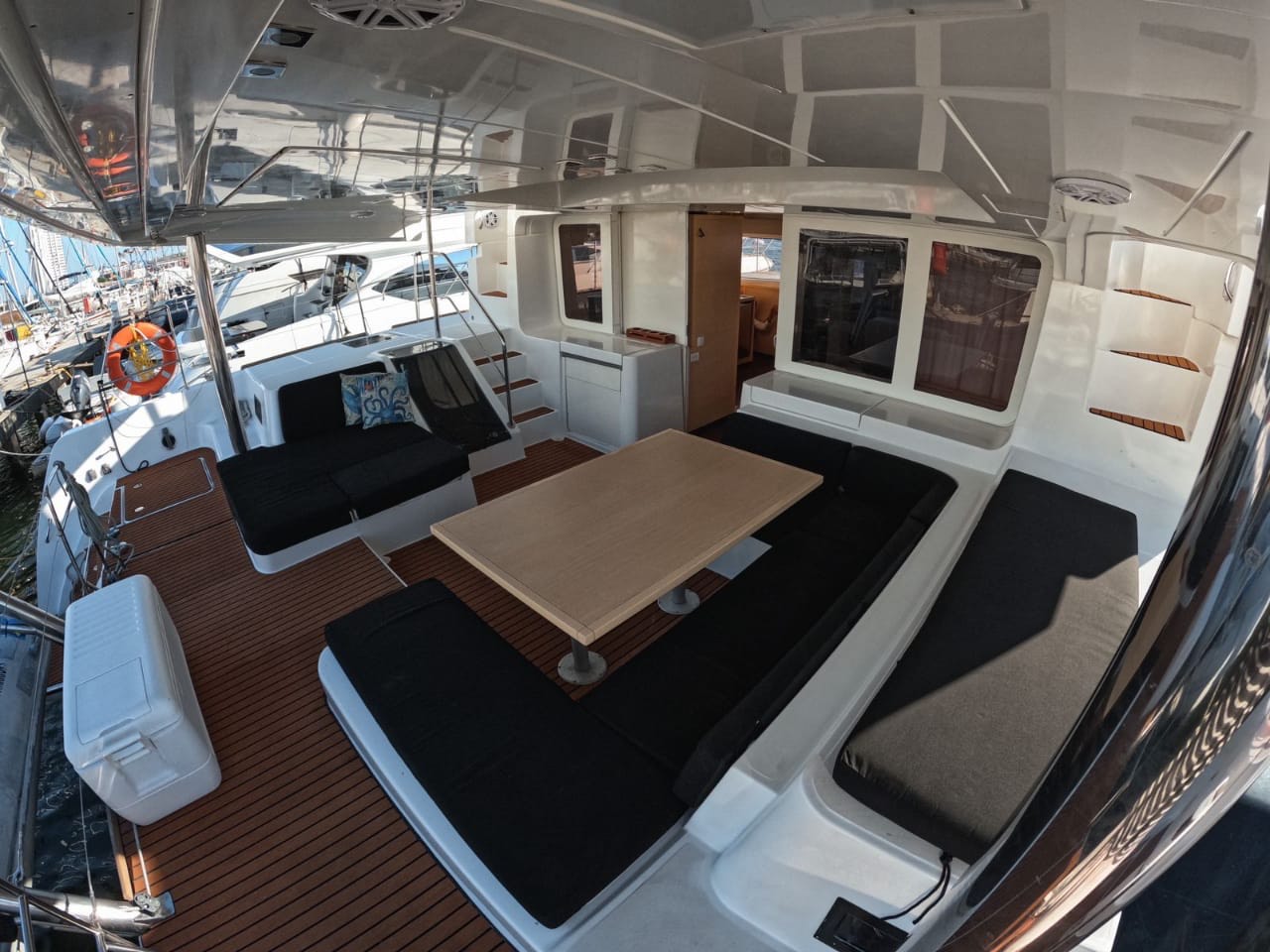 Alquiler de Catamaran Lagoon 52 ft en Cartagena: Descubre el Paraíso en el Mar Caribe / Catamaran Lagoon 52 ft Charter in Cartagena: Discover Paradise in the Caribbean Sea