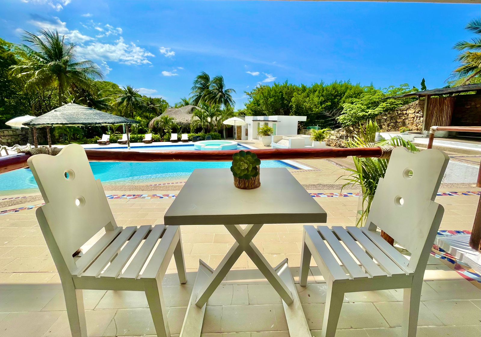 Coastal Bliss: Discover Unmatched Luxury at Our Exclusive Beach Residence Cartagena Via al Mar / Descubre el Lujo Inigualable en Nuestra Residencia Exclusiva en la Playa
