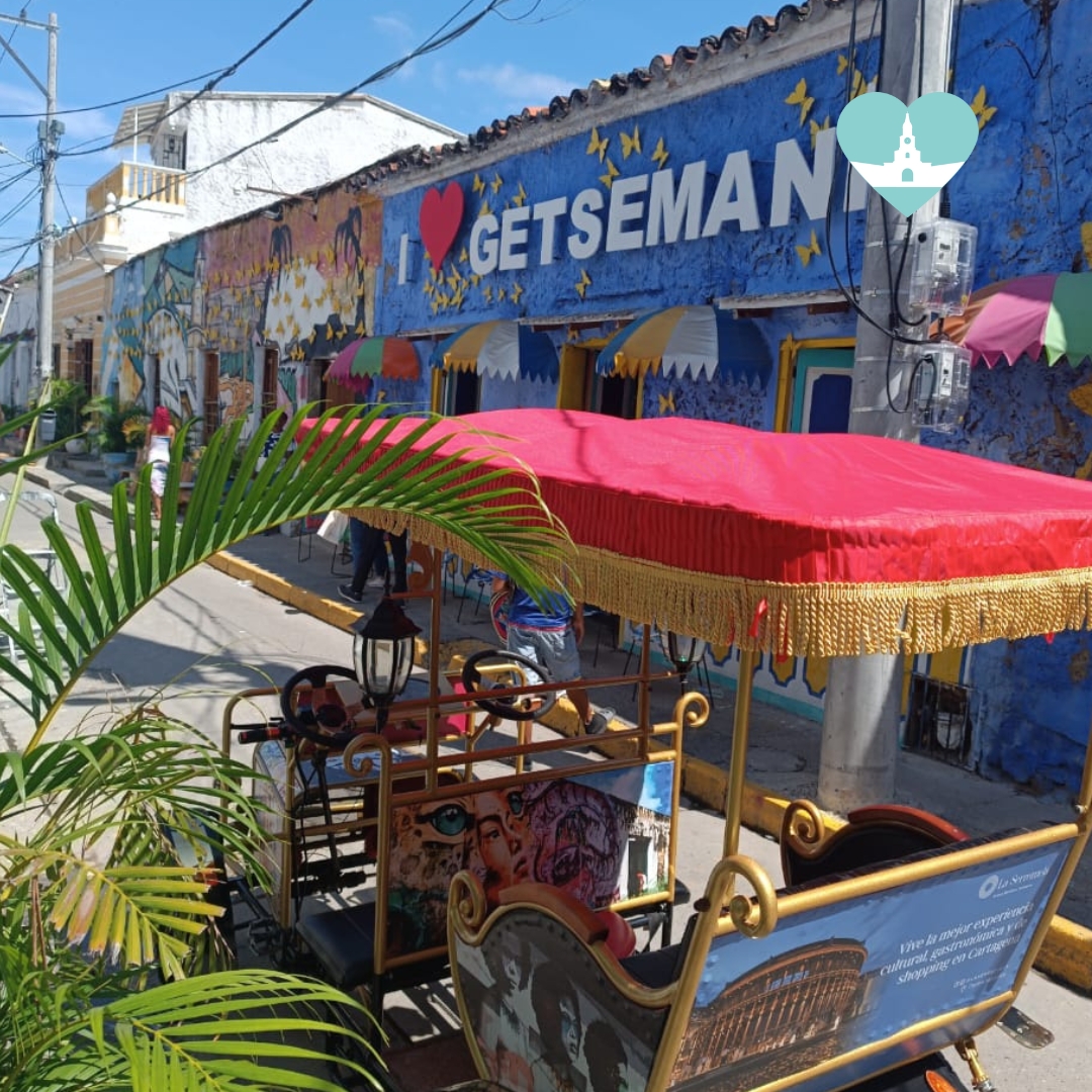 Un recorrido encantadoren coche electronico por Getsemaní y Santo Domingo Descubriendo arte, grafitis y cultura /A delightful electric car tour through Getsemaní and Santo Domingo: Discovering art, graffiti, and culture.