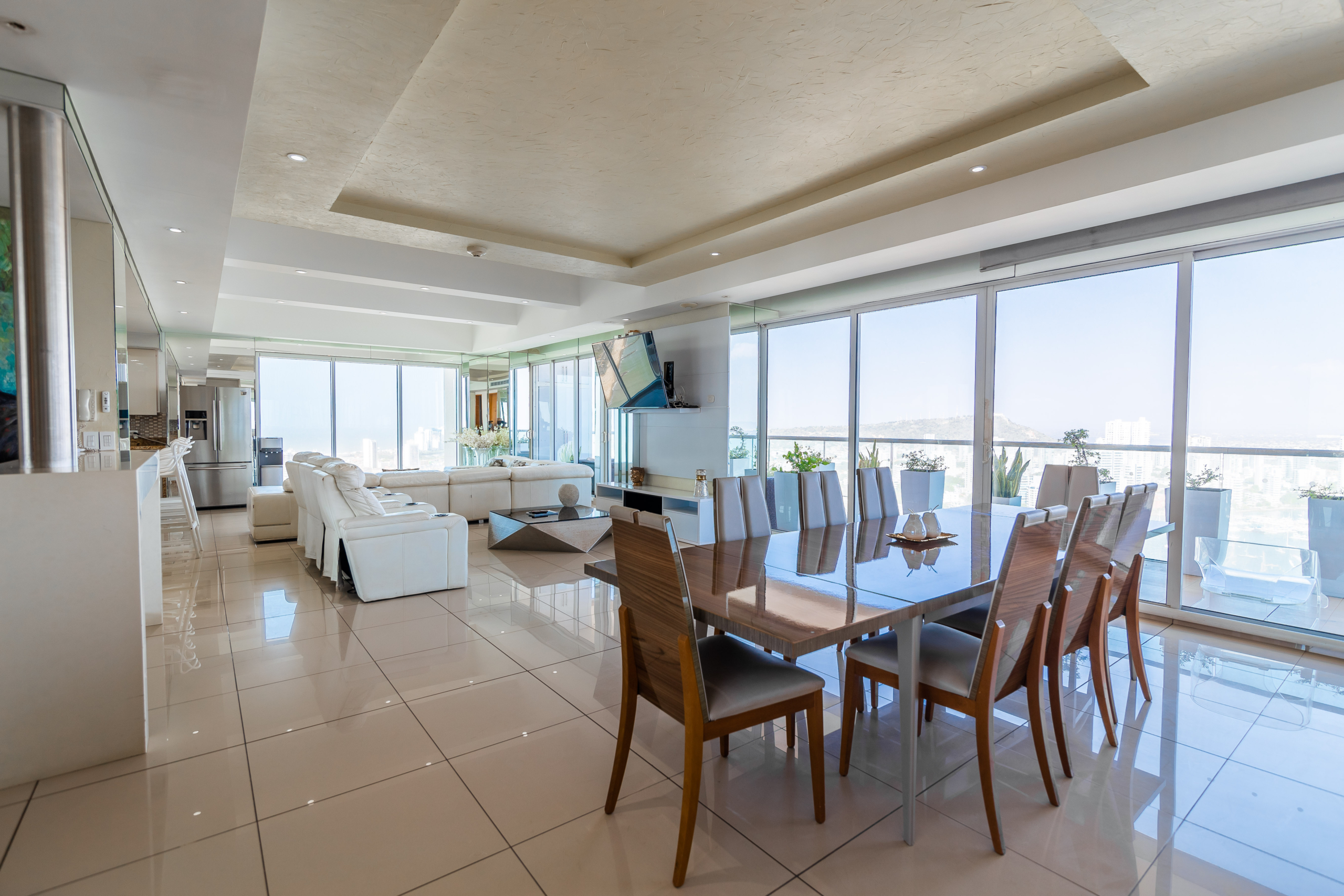 Lujoso Penthouse de 5 Habitaciones en Cartagena | Vistas Panorámicas, Piscina y Más. / Luxury Ascent: Elevate Your Stay at Our Signature Penthouse in Cartagena