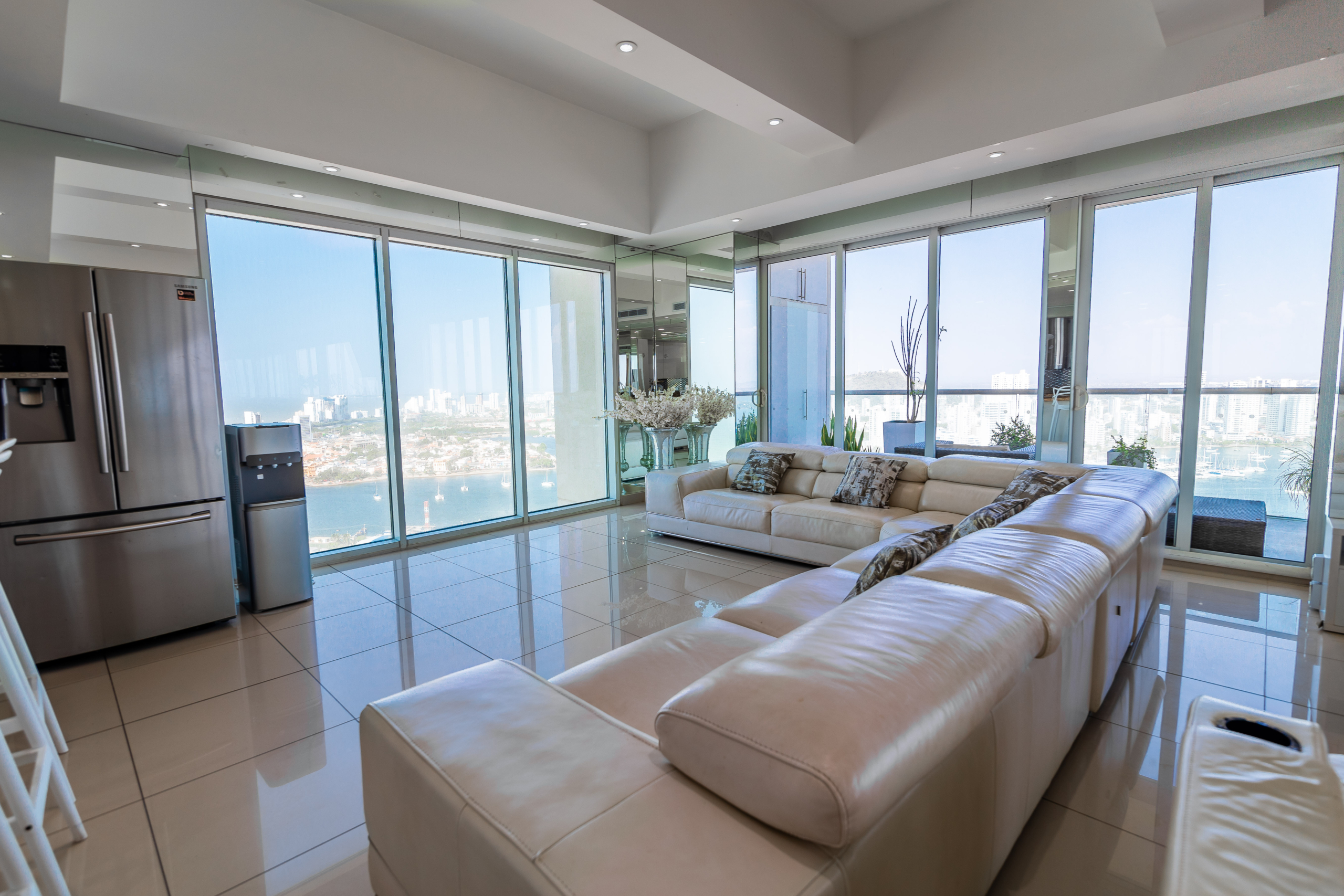 Lujoso Penthouse de 5 Habitaciones en Cartagena | Vistas Panorámicas, Piscina y Más. / Luxury Ascent: Elevate Your Stay at Our Signature Penthouse in Cartagena