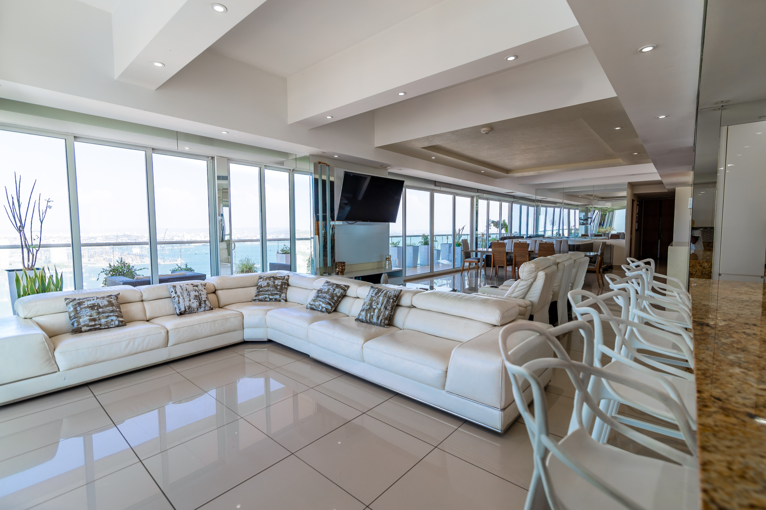 Lujoso Penthouse de 5 Habitaciones en Cartagena | Vistas Panorámicas, Piscina y Más. / Luxury Ascent: Elevate Your Stay at Our Signature Penthouse in Cartagena