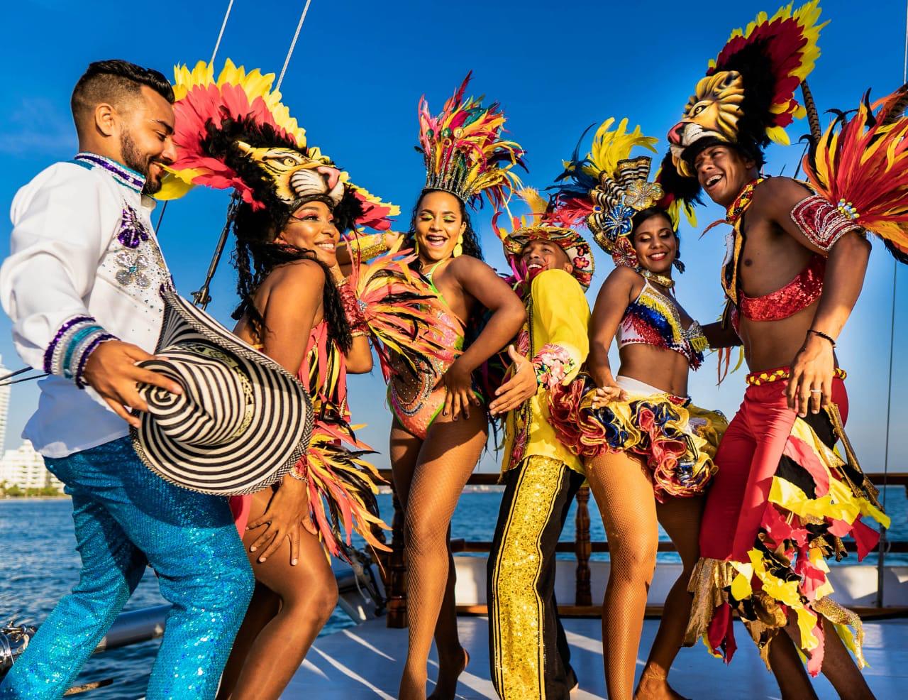 Clases de Baile al Ritmo de Cartagena / Discover the joy and rhythm of Cartagena with our dance classes!