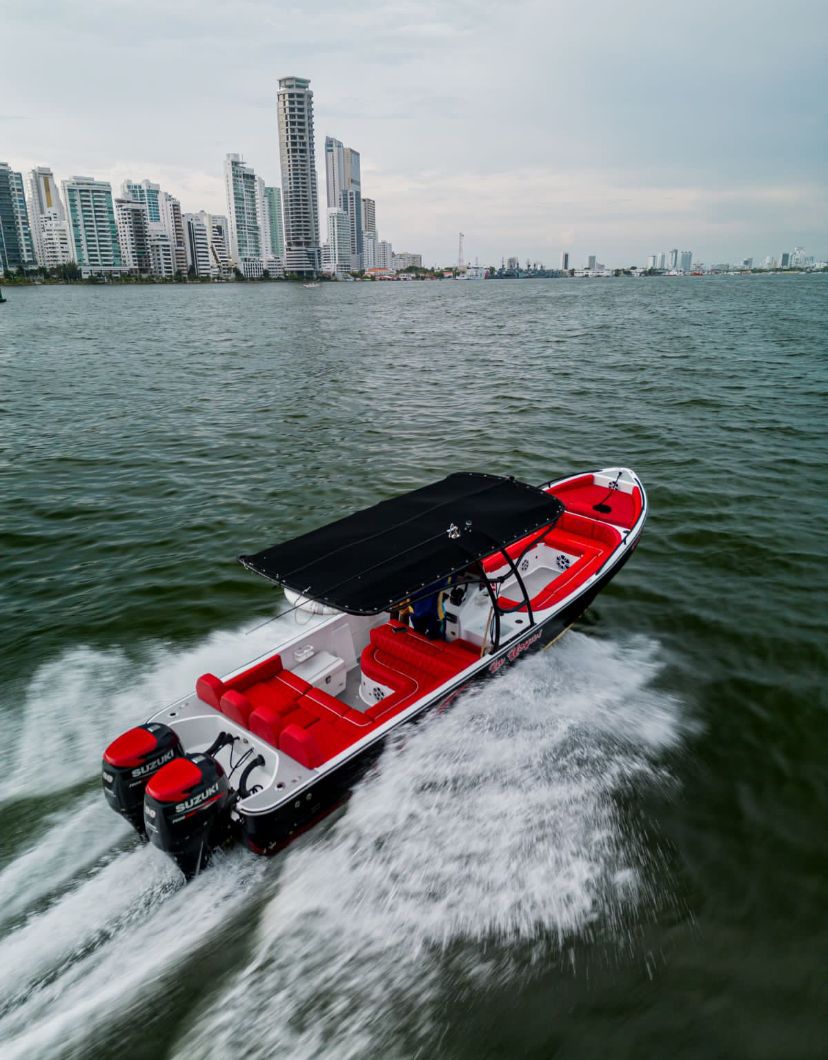 Lancha 27 feet Tu Aventura Económica en Cartagena, Descubre las Islas sin Gastar una Fortuna/ 27-Foot Boat: Your Affordable Adventure in Cartagena, Discover the Islands without Breaking the Bank