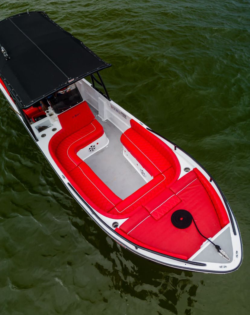Lancha 27 feet Tu Aventura Económica en Cartagena, Descubre las Islas sin Gastar una Fortuna/ 27-Foot Boat: Your Affordable Adventure in Cartagena, Discover the Islands without Breaking the Bank