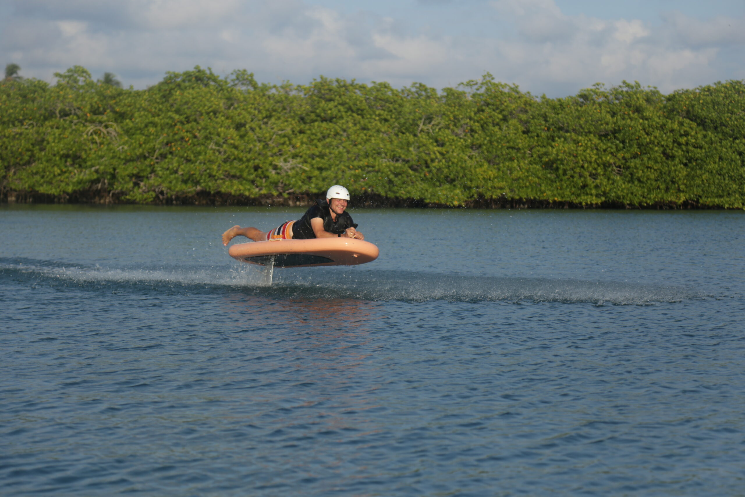 Experiencia Efoil Fliteboard en el Caribe Colombiano – Vuela sobre las Aguas del Caribe con Fliteboard / Efoil Fliteboard Experience in the Colombian Caribbean: Fly over the Waters of the Caribbean with Fliteboard