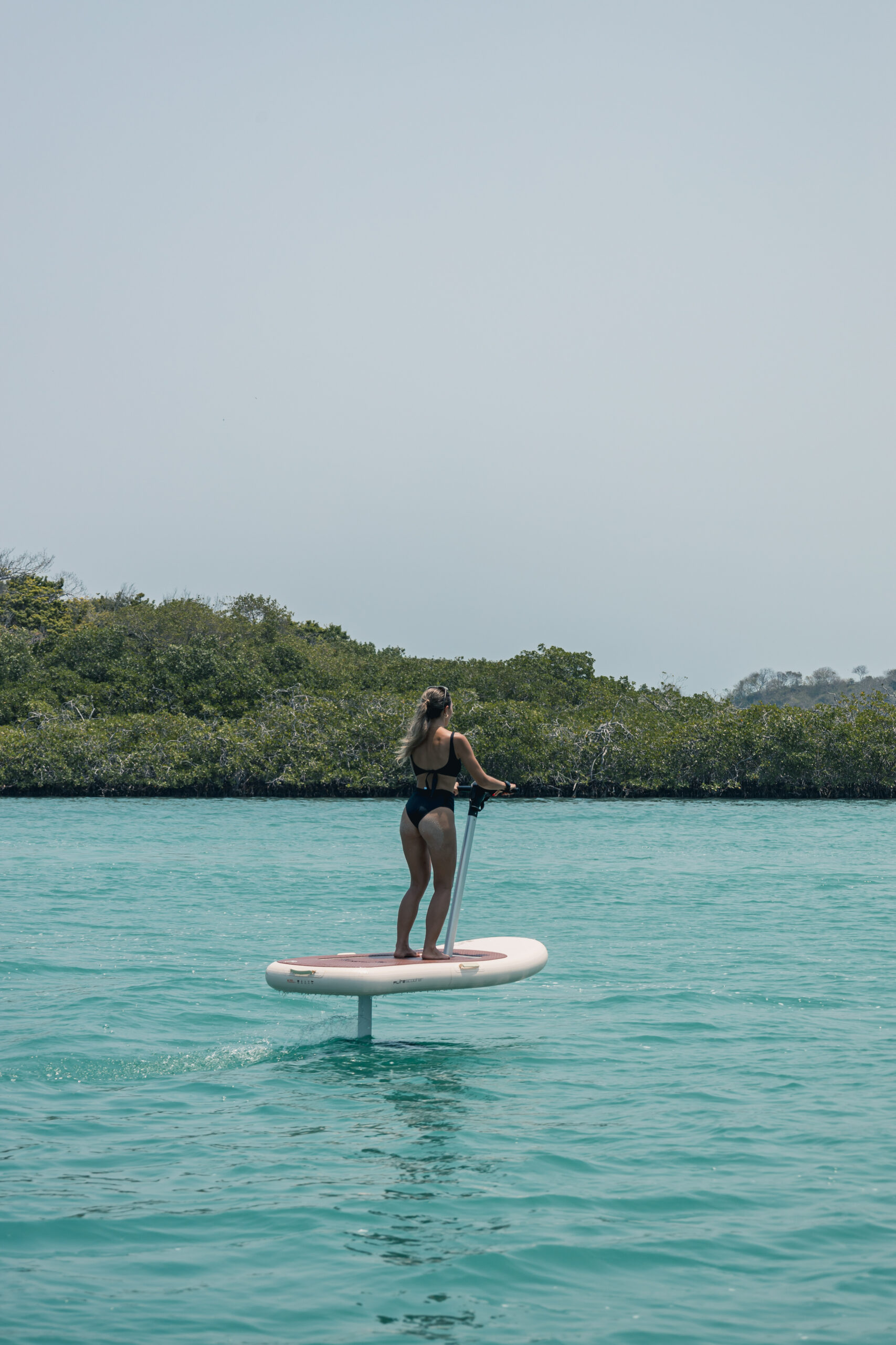 Experiencia Efoil Fliteboard en el Caribe Colombiano – Vuela sobre las Aguas del Caribe con Fliteboard / Efoil Fliteboard Experience in the Colombian Caribbean: Fly over the Waters of the Caribbean with Fliteboard