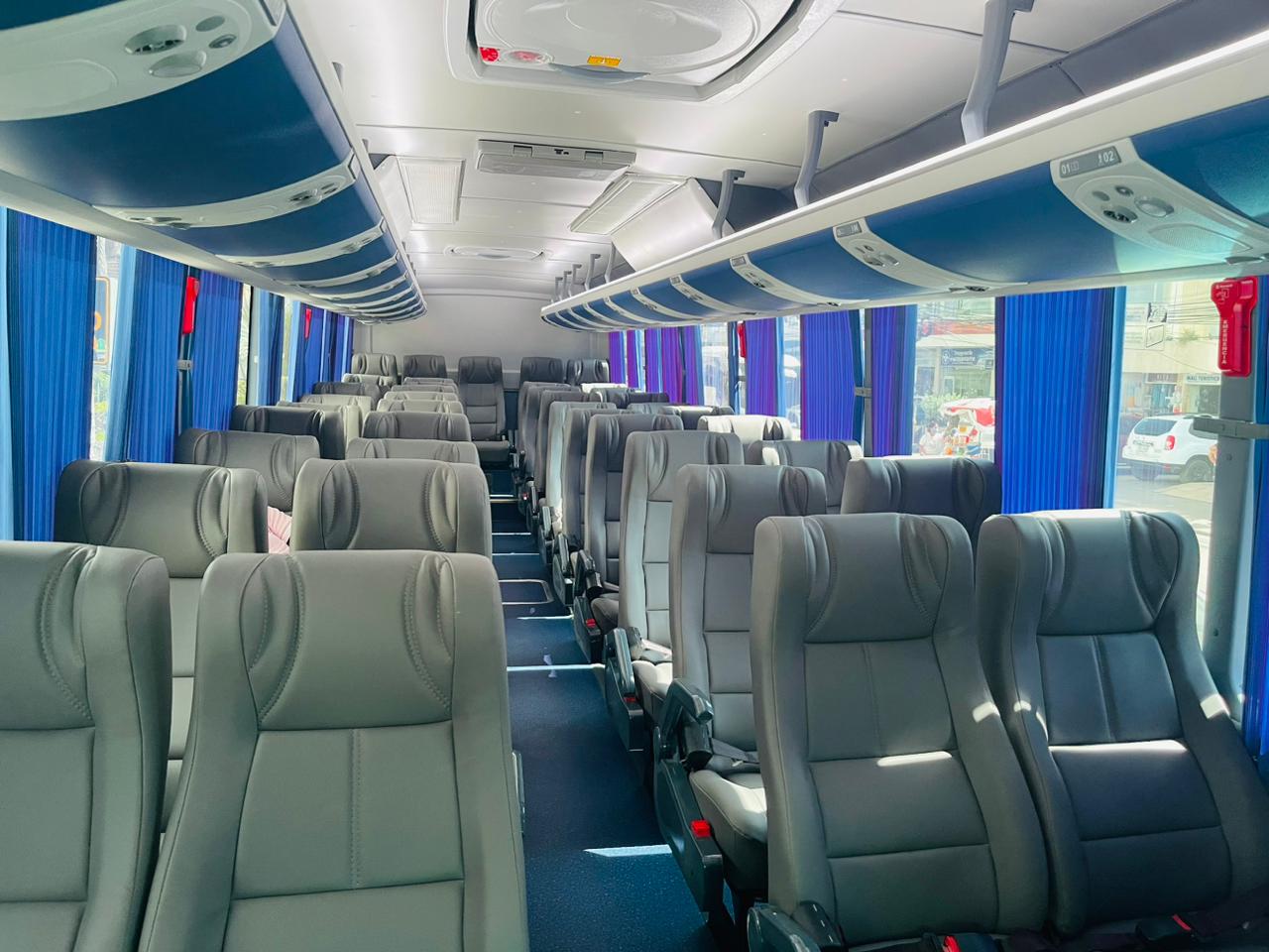 Comodidad y Seguridad : Alquila un Autobús de 40 Pasajeros en Cartagena, Colombia / Ultimate Comfort and Safety: Rent a 40-Passenger Bus in Cartagena, Colombia