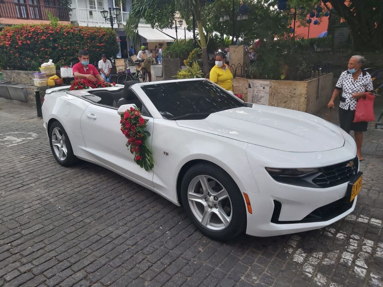 Camaro Convertible Service For Rent / Sorprende en Cartagena Servicio de Camaro Convertible Para Rentar