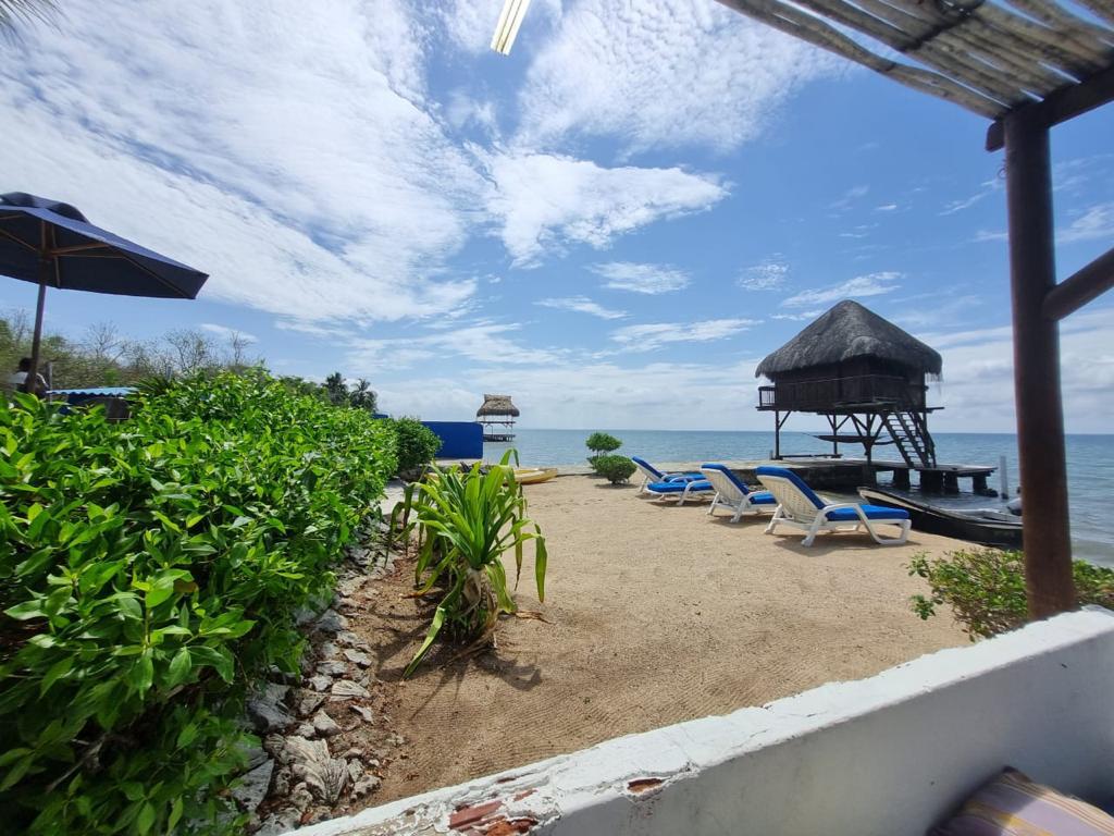 ¡Vive la experiencia del paraíso! Casa privada frente al mar en Isla Barú, Cartagena /Own Your Private Beachfront Paradise – Barú Island, Cartagena