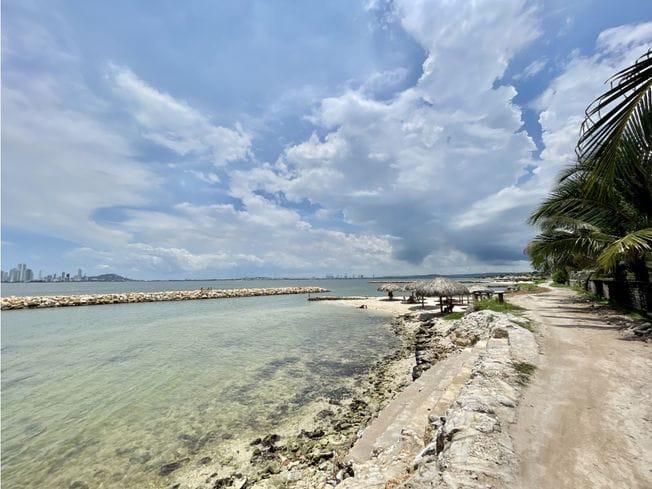 Lote en Venta Frente al Mar – Isla de Tierrabomba, Cartagena / Oceanfront Lot for Sale – Tierrabomba Island, Cartagena