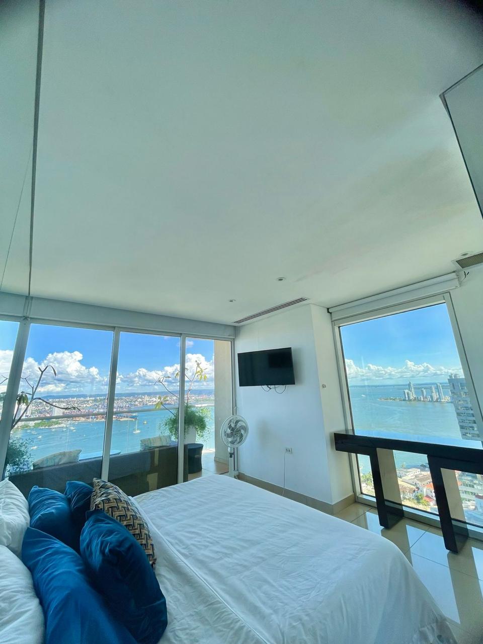 H2 Sky Residence: Strategic $500K+ USD Investment | Luxury 27th Floor Bay-View Apartment in Cartagena