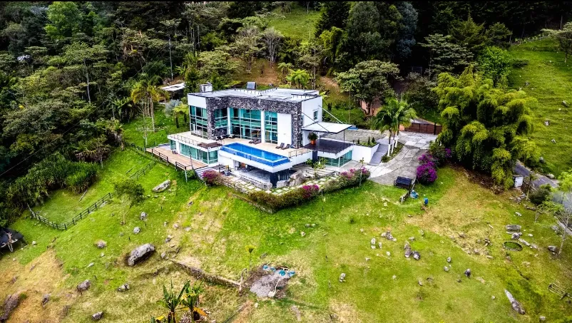 Casa Hollywood 12: La Mansión de Lujo Definitiva en Medellín – Oportunidad Premium de Inversión Inmobiliaria