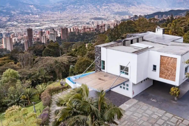 Casa Hollywood 12: La Mansión de Lujo Definitiva en Medellín – Oportunidad Premium de Inversión Inmobiliaria