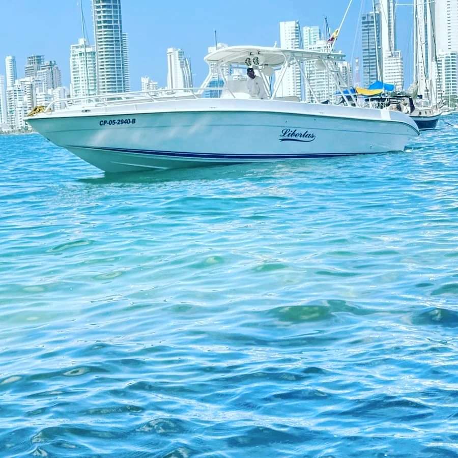 Bote 38 FT Económico en Cartagena con Baño y Full Sonido | Cartagena Te Amo